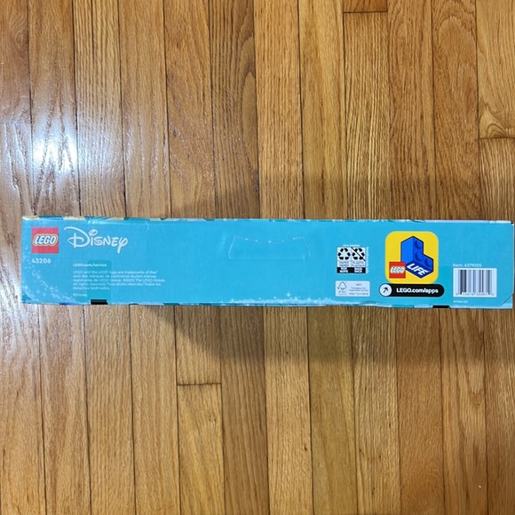 LEGO Disney Cinderella and Prince Charming's Castle #43206 - Picture 3 of 4